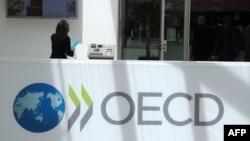 OECD, Türkiye ekonomisinin bu yılki büyüme tahminini yüzde 0,2 oranında aşağı yönlü revize ederek, yüzde 3,2 olarak belirledi.